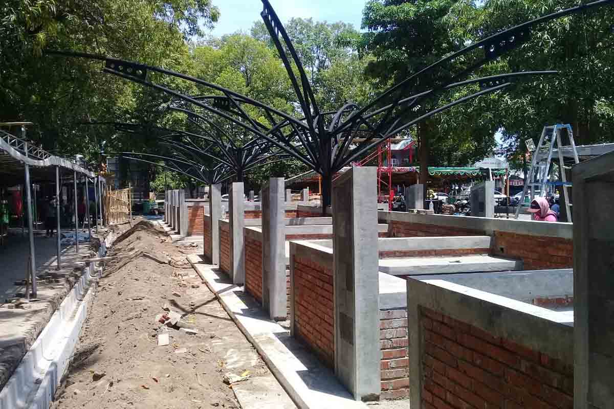 Pembangunan Pujasera dan Jogging Track di alun-alun kota Situbondo - Pujasera Alun-alun dan Jogging Track Sudah Mulai Dibangun