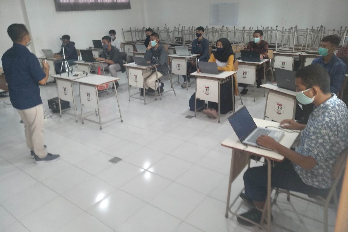 Uji coba pembelajaran tatap muka melalui praktikum - SMK Telkom Uji Coba Pembelajaran Tatap Muka dengan Praktikum