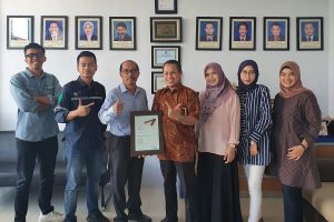 Penyerahan sertifikat Allplan - Polinema Raih Sertifikat Allplan, Permudah Konsep BIM