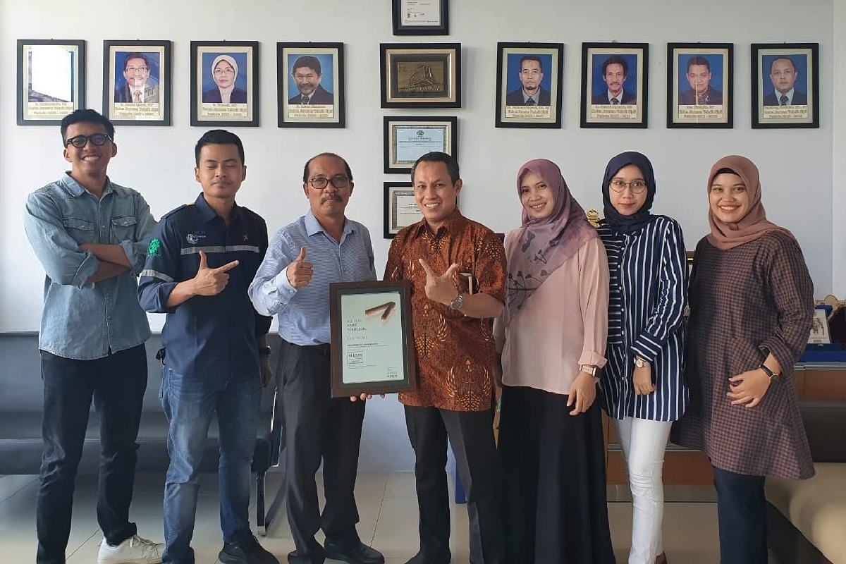 Penyerahan sertifikat Allplan - Polinema Raih Sertifikat Allplan, Permudah Konsep BIM
