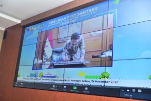 VIRTUAL : Peresmian TPST Samtaku ditandai dengan ditandatanganinya Prasasti oleh Wakil Gubernur Jawa Timur Emil Elestianto Dardak. (fjr) - TPST Samtaku Diresmikan Secara Virtual