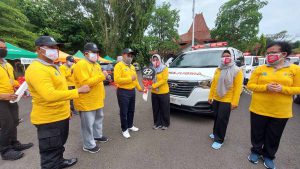 GOWES - Peringatan Hari Kesehatan Nasional (HKN) ke 56 Tahun 2020 dengan gowes bersama Pj Bupati serta Dinas Kesehatan, Polri, Kodim, Kejari dan Pengadilan Negeri serta puluhan warga Sidoarjo bagikan masker dan kampanyekan 3 M, Jum'at (27/11/2020) - Bagikan Masker, Kampanyekan 3 M - Peringati HKN ke-56 dengan Gowes