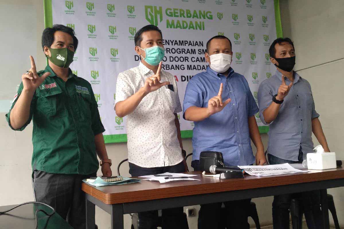 Relawan Gerbang Madani usai menyampaikan paparan survei elektabilitas - Ladub Unggul 50,62 Persen, Petahana Bisa Dikalahkan?