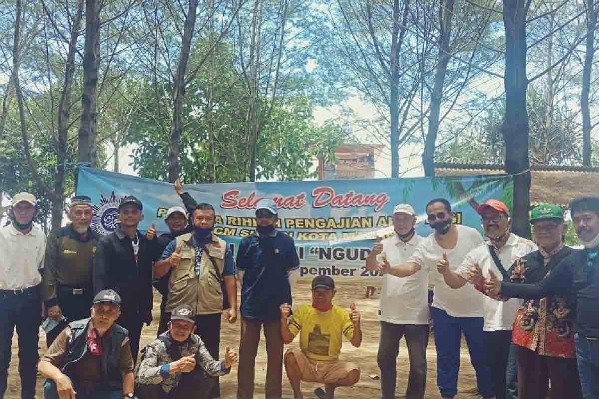 Rihlah Pimpinan Cabang Muhammadiyah Sukun di Pantai Ngudel - PCM Sukun Rihlah ke Pantai Ngudel