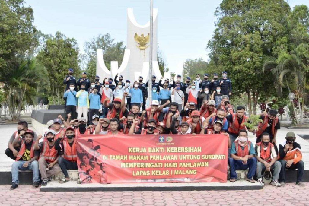 Rombongan L'SIMA Malang di TMP Suropati Malang