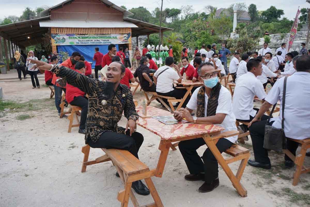 STUDI KOMPARATIF: Rombongan pejabat Pemkab Gianyar Bali saat studi komparatif ke Pemdes Sekapuk dan wisata Setigi - Rombongan Pejabat Pemkab Gianyar Studi Komparatif ke Wisata Setigi Gresik