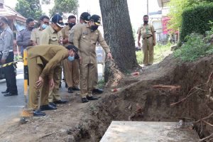 Sidak pemasangan box culvert - Sutiaji Sidak Jalan Cemorokandang, Pastikan Desember Selesai