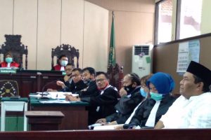 Sidangan kasus dugaan penipuan dan penggelapan yang yang membelit mantan Camat Kras Kabupaten Kediri, Suherman - Tiga Saksi Dari JPU Ringankan Mantan Camat Kras