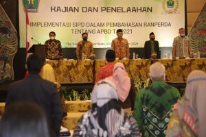 Sinergitas Pemkot Malang dan DPRD Kota Malang dalam akselarasi pembahasan APBD 2021 - Sinergi Eksekutif-Legislatif Kuatkan Ekonomi melalui SIPD