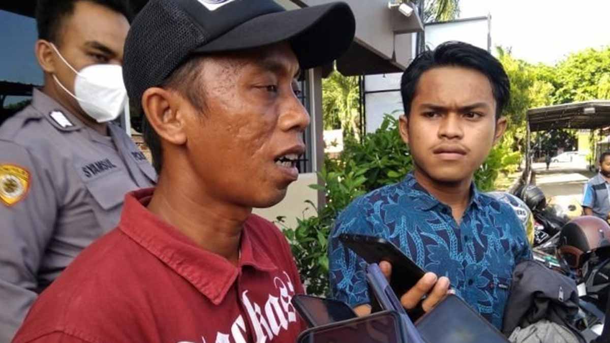Subroto warga Sumenep yang mengaku bayinya tertukar di RSUD setempat - Subroto Duga Bayinya Tertukar di RSUD