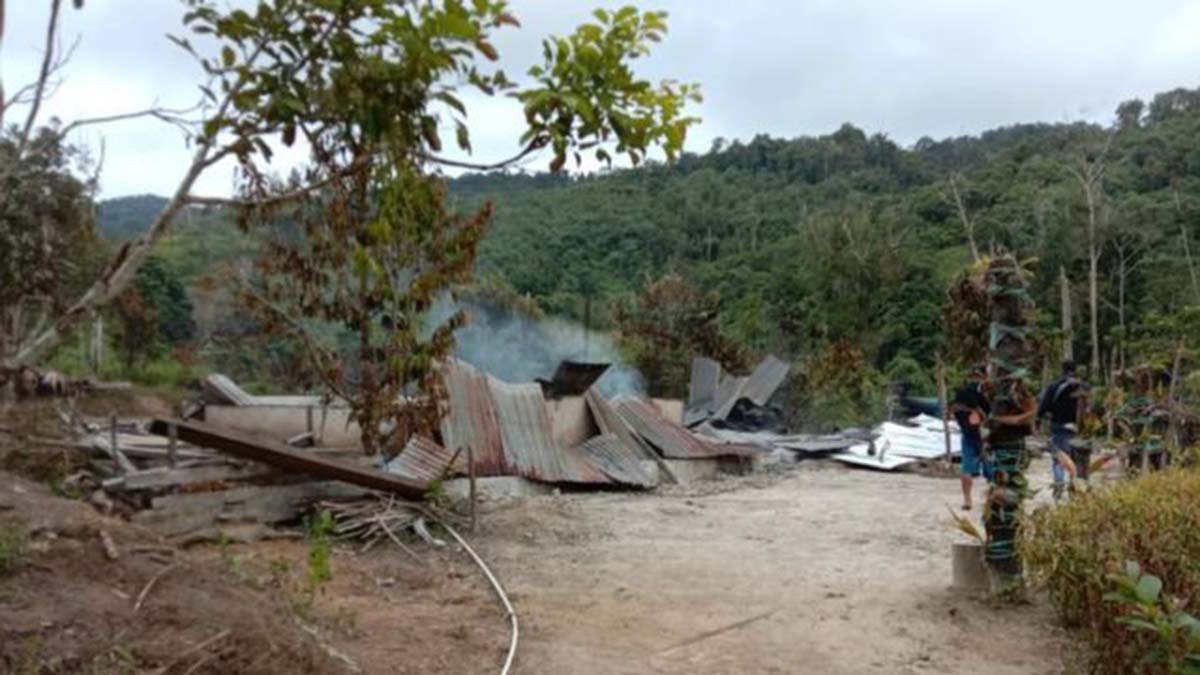 Teror di Sigi Teror di Sigi - Terduga Teroris Sigi Dikepung Aparat