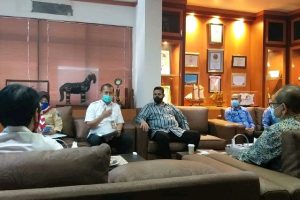 Walikota Probolinggo dan Kepala Bappeda Litbang menyambut tim IUWASH PLUS - USAID IUWASH PLUS Beberkan Sanitasi dan Kebersihan Air Kota Probolinggo