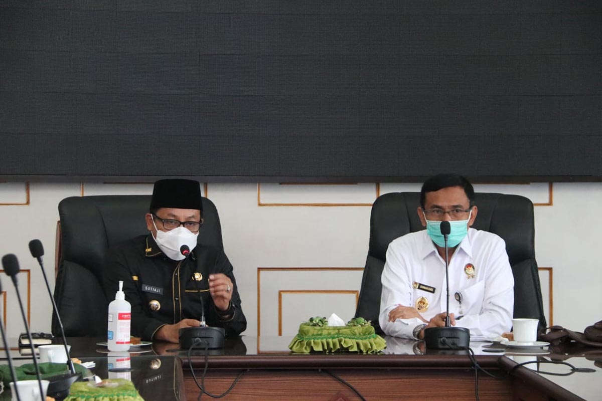 Walikota Malang, H Sutiaji dan Marsda TNI Dr. Sungkono, Deputi Pengembangan Setjen Wantanas - Dihadapan Wantanas, Sutiaji Kenalkan Market Place Lokal Malang