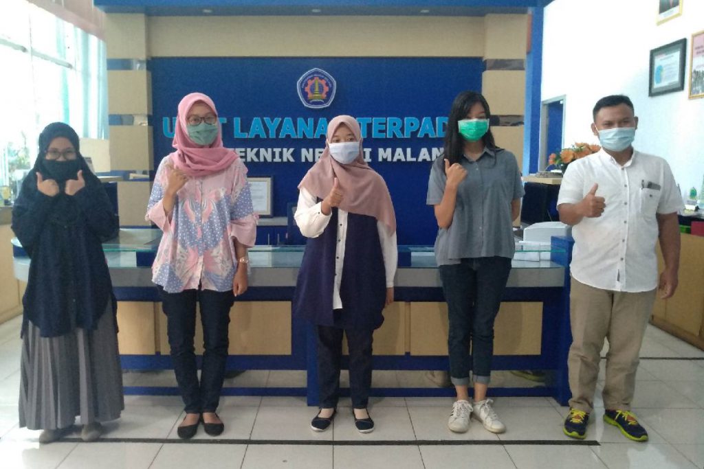 Wisudawan-wisudawati terbaik institusi
