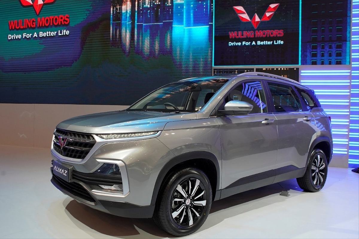 Wuling Almaz - Wuling Almaz, Smart Technology SUV Pertama dengan Perintah Suara