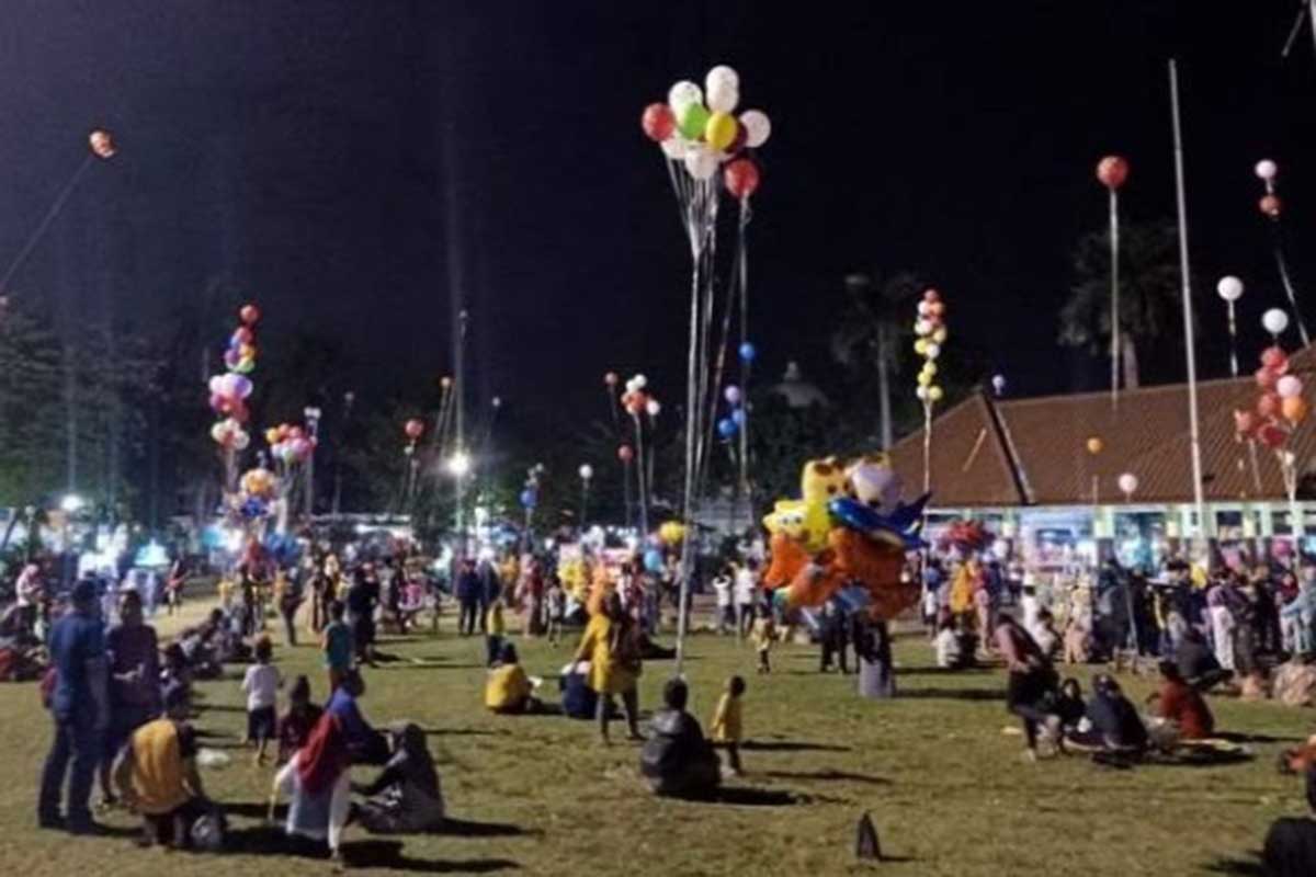 Alun-alun Bangil salah satu tempat perayaan malam pergantian tahun. (foto dokumen 2019) - Malam Pergantian Tahun Akan Diperketat