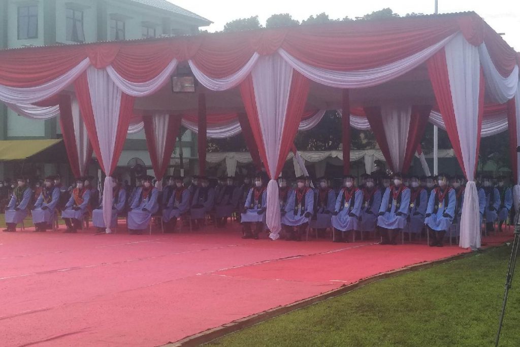 Para wisudawan Bintara mahasiswa D4 Poltekad angkatan II (rhd) - Bintara Poltekad Pamerkan Produk Militer Usai Wisuda