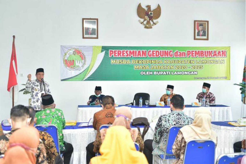 Bupati Fadeli membuka Musyawarah Daearah Dekopinda Kabupaten Lamongan Masa Jabatan 2020-2025 - Bupati Fadeli Melaunching Gedung Baru Dekopinda, Pengurus Diajak Melek Digital
