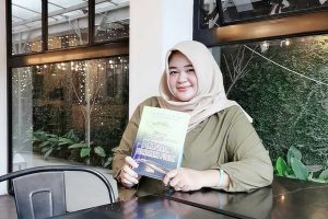 Dr.Hj Rita Kartina, SH,MH,M.AP - Berbagi Pengalaman Lewat Tulisan
