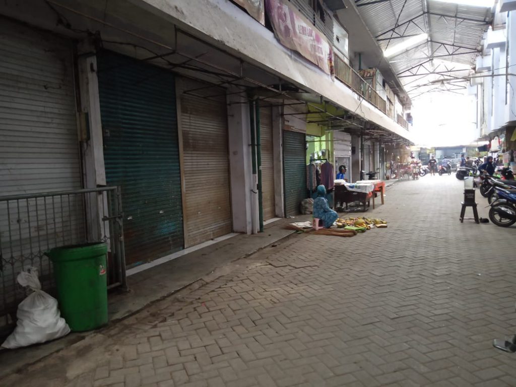 Di Hari H Pencoblosan Pasar Daerah Genteng I dan II Sepi Pembeli