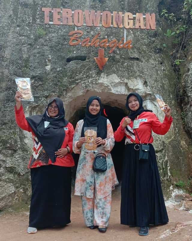 Dapur Mbok Inggih PKK Sekapuk Asah Kualitas SDM Lewat Cooking Class