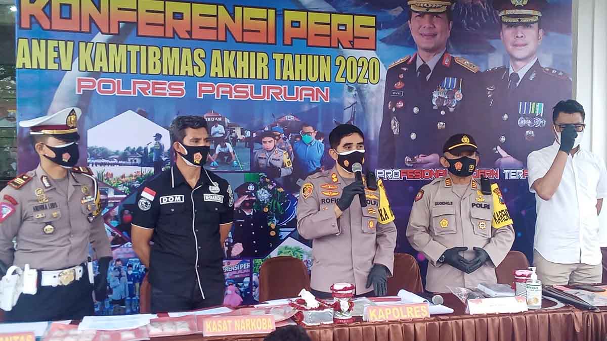 Kapolres Pasuruan AKBP Rofiq Ripto Himawan saat konferensi pers - Timgab Prokes Berlakukan Jam Malam di Malam Tahun Baru