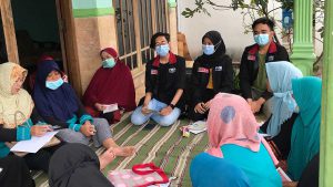 Mahasiswa PMM UMM memberikan psikoedukasi parenting kepada ibu-ibu PKK - Mahasiswa PMM UMM Adakan Psikoedukasi Parenting Untuk Ibu-ibu PKK Kutorejo
