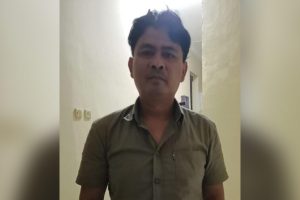 Mantan Kades Ringintelu, Didik Hari Susiyanto di Rutan Polsek Bangorejo. (ist) - Diduga Gadaikan Motor, Mantan Kades Ringintelu Diciduk Polisi