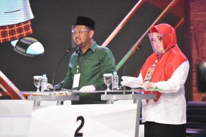 Pasangan NIAT saat debat publik - Niat Janjikan Beri Vaksin Gratis