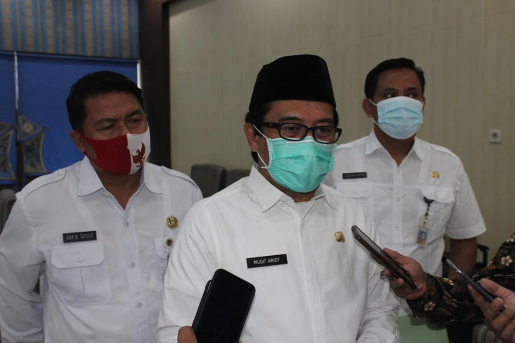 (Plt) Bupati Jember Drs. KH. A. Muqit Arief (hms) - Pemkab Apresiasi Kafilah MTQ XXVIII Asal Jember