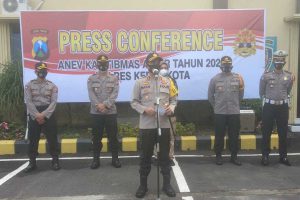 Polres Kediri Kota melakukan Press Conference analisa dan evaluasi (Anev) Kamtibmas akhir tahun 2020 di halaman Mapolresta, Selasa Pagi (29/12/2020) - Kriminalitas Menurun Narkoba Meningkat Tajam
