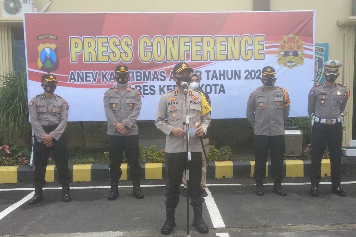Polres Kediri Kota melakukan Press Conference analisa dan evaluasi (Anev) Kamtibmas akhir tahun 2020 di halaman Mapolresta, Selasa Pagi (29/12/2020) - Kriminalitas Menurun Narkoba Meningkat Tajam