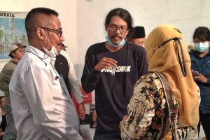 Redy (tengah) berdialog dengan Pemkot Malang dan Perwakilan Kemenag RI. (jaz) - Redy Prasetyo Penggagas Dawai Cempluk Go Itali