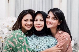 Ririn Ekawati dan Ibunda - Ibunda Ririn Ekawati Wafat Akibat Covid-19