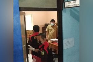 GLEDAH : Tim Penyidik Pidsus Kejari Kota Pasuruan Geledah Kantor Kominfo. (hen) - Diskominfo Diduga Gandeng 5 Rekanan Fiktif