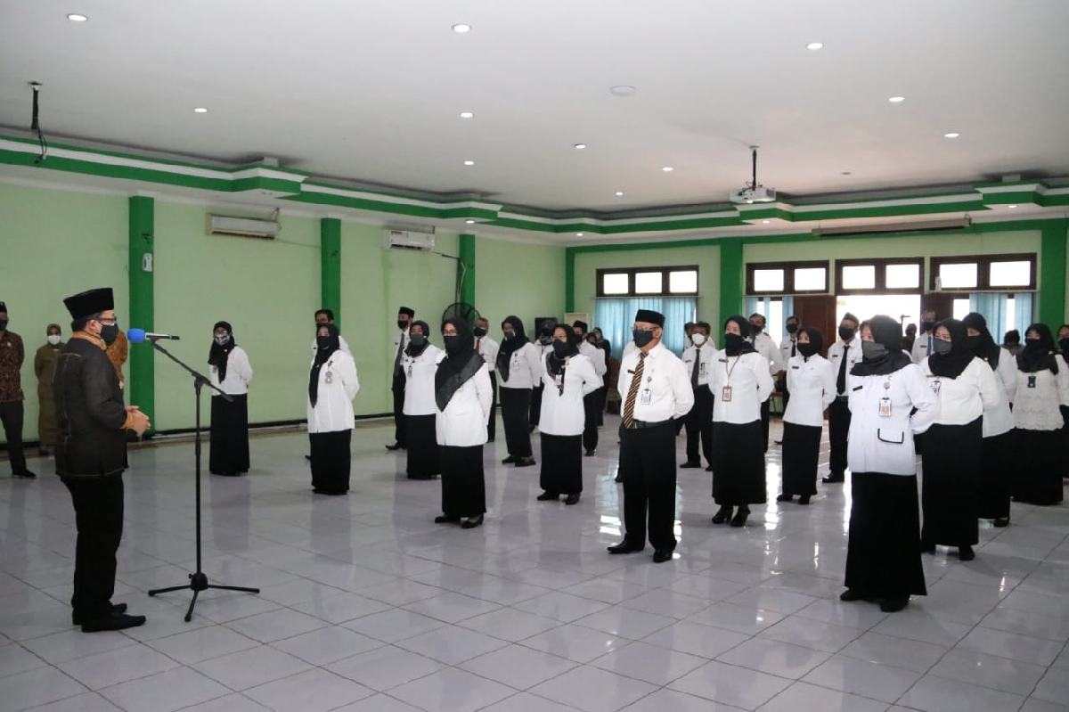 Wali Kota Malang Sutiaji mengukuhkan 35 Kepala Sekolah. (ist) - Kado Akhir Tahun 2020, Wali Kota Malang Kukuhkan 35 Kepala SD dan SMP