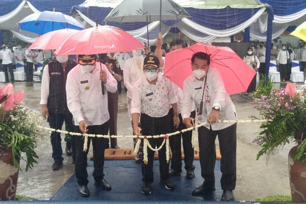 Walikota, Wakil Walikota dan Sekkota, meresmikan Gedung Bersama Balaikota Malang. (rhd) - Gedung Bersama Balaikota Malang Maksimalkan Pelayanan Publik