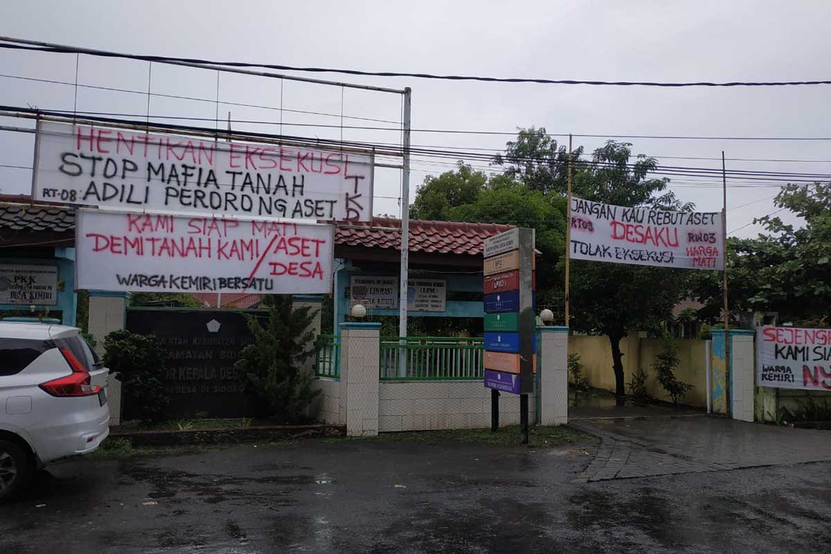 Warga Kemiri Ngotot Pertahankan Aset Desa