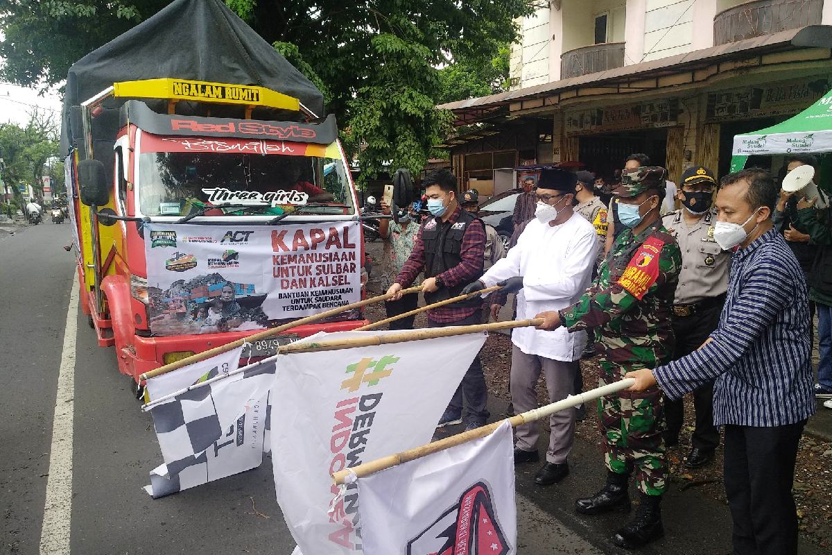 Pemberangkatan bantuan pangan program Kapal Kemanusiaan ACT. (rhd) - ACT Malang Berangkatkan 18 Ton Bantuan Pangan Bencana