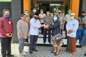 Aktivis keberagaman yang tergabung dalam Forum Masyarakat Gresik Pecinta Keberagaman (Formagam), saat bersilaturrahim dengan Kepala Kantor Kementerian Agama (Kemenag) Kabupaten Gresik - Formagam Bersilaturrahim dengan Kepala Kemenag Gresik