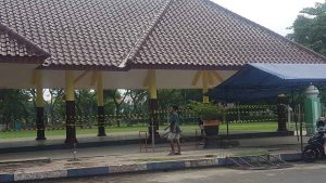 Alun-Alun Bangil Disegel Satpol PP