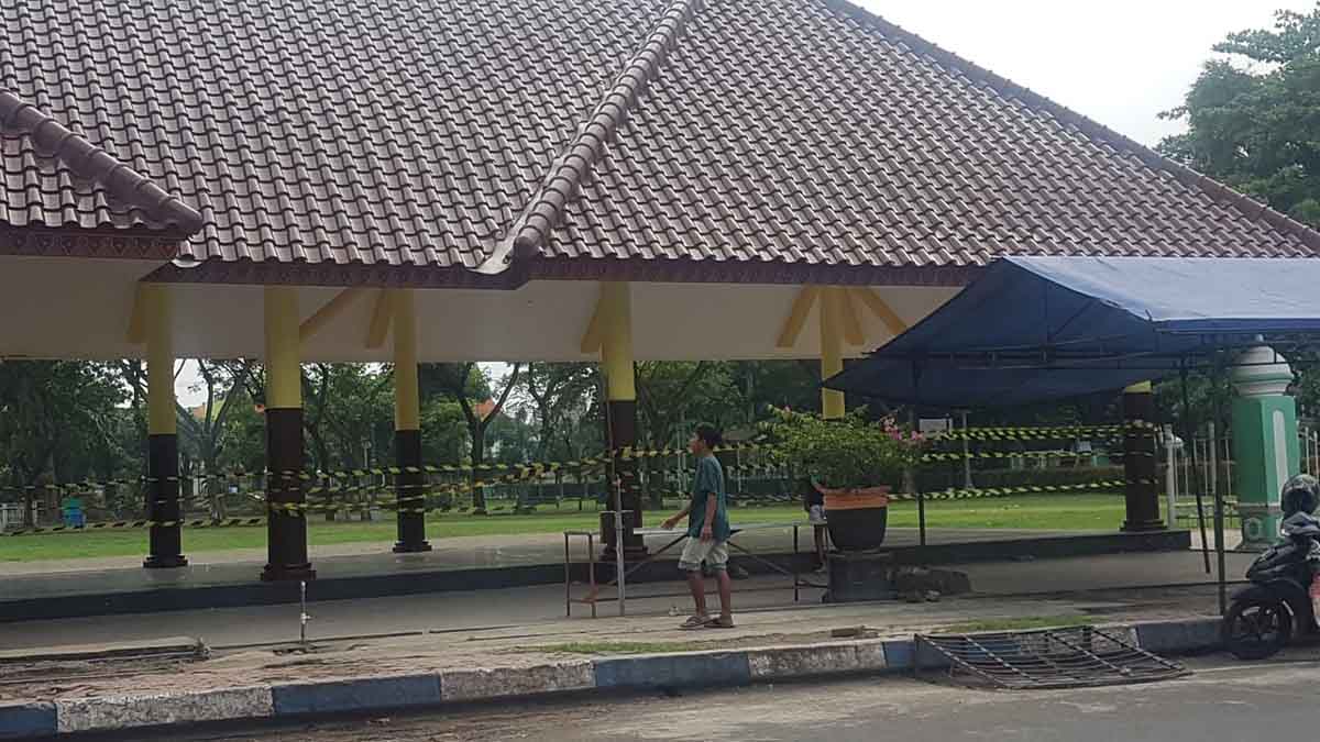 Alun-Alun Bangil Disegel Satpol PP