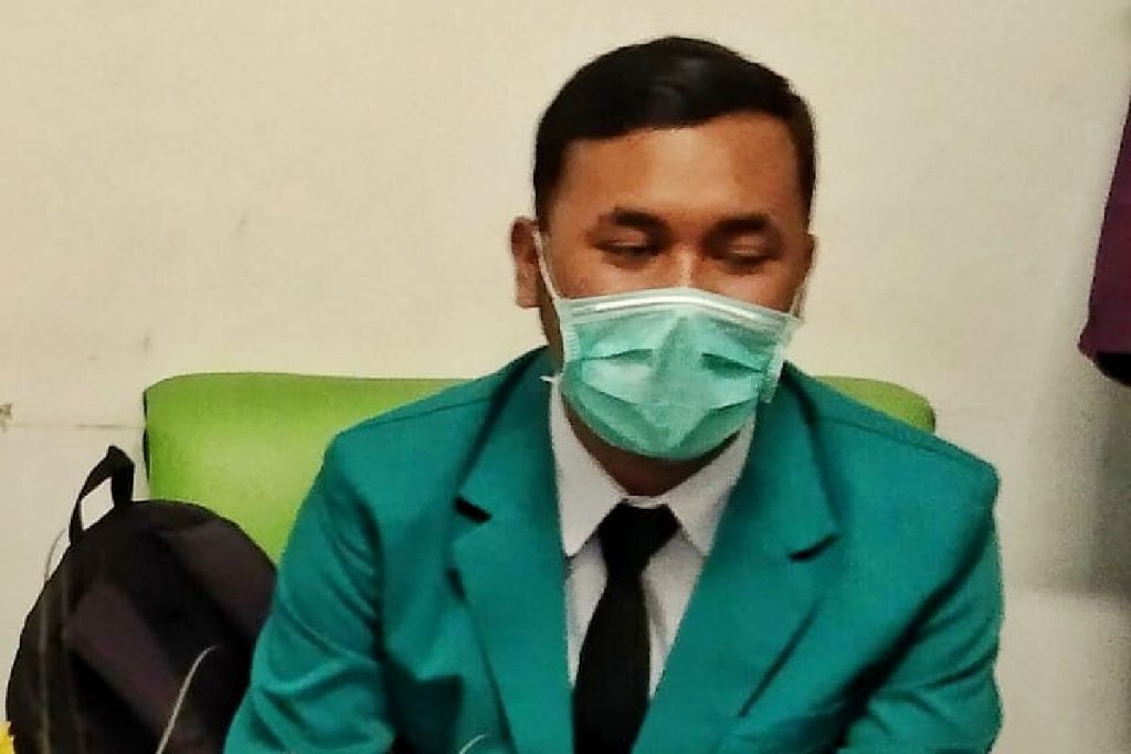 Andri Jamaul Rifiyani, wisudawan terbaik Unisma. (ws1) - Anak Petani Lulus Dobel Gelar dengan IPK 4.0