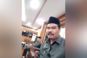Anggota Komisi I DPRD Gresik Suberi, S.H. - Tiga Tahun, Insentif Ketua RT/RW Desa Kembangan Tak Cair