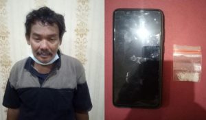 Cak Kucur bersama barang bukti sabu seberat 1,09 gram miliknya - Buser Gagalkan Rencana Pesta Sabu