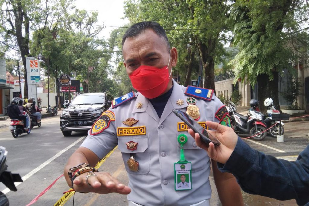 Kasi Rekayasa Dan Keselamatan Dishub, Heriono. (ws1) - Imbas Rusaknya Jalan Ijen, Dishub Atur Rekayasa Lalin