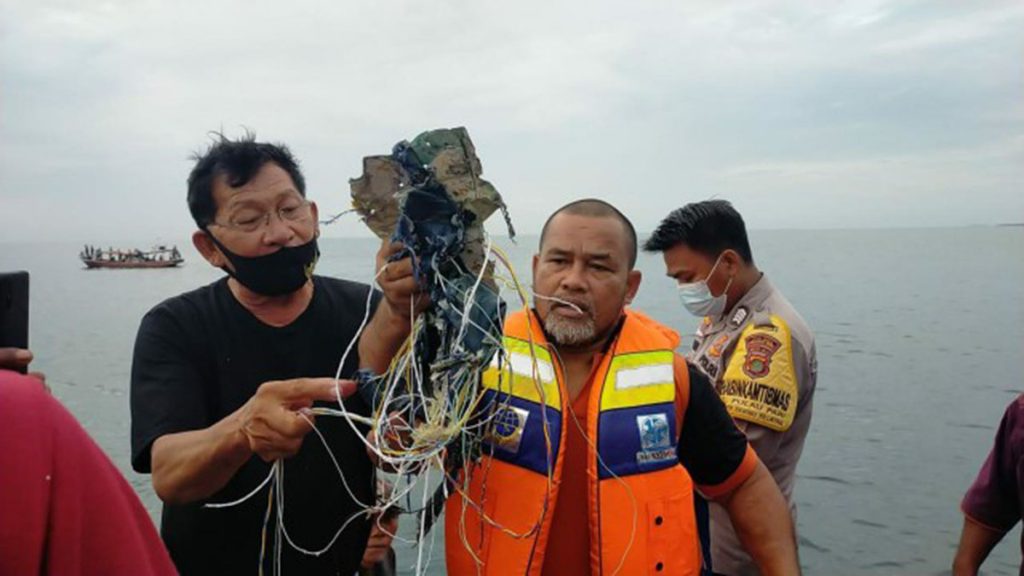 Dugaan serpihan Sriwijaya Air SJY 182. (ist) - Pesawat Sriwijaya Air SJY 182 Hilang Kontak