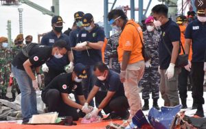 Serpihan Sriwijaya Air. (ist) - Puing Pesawat Sriwijaya Air Hingga Potongan Tubuh Manusia Ditemukan
