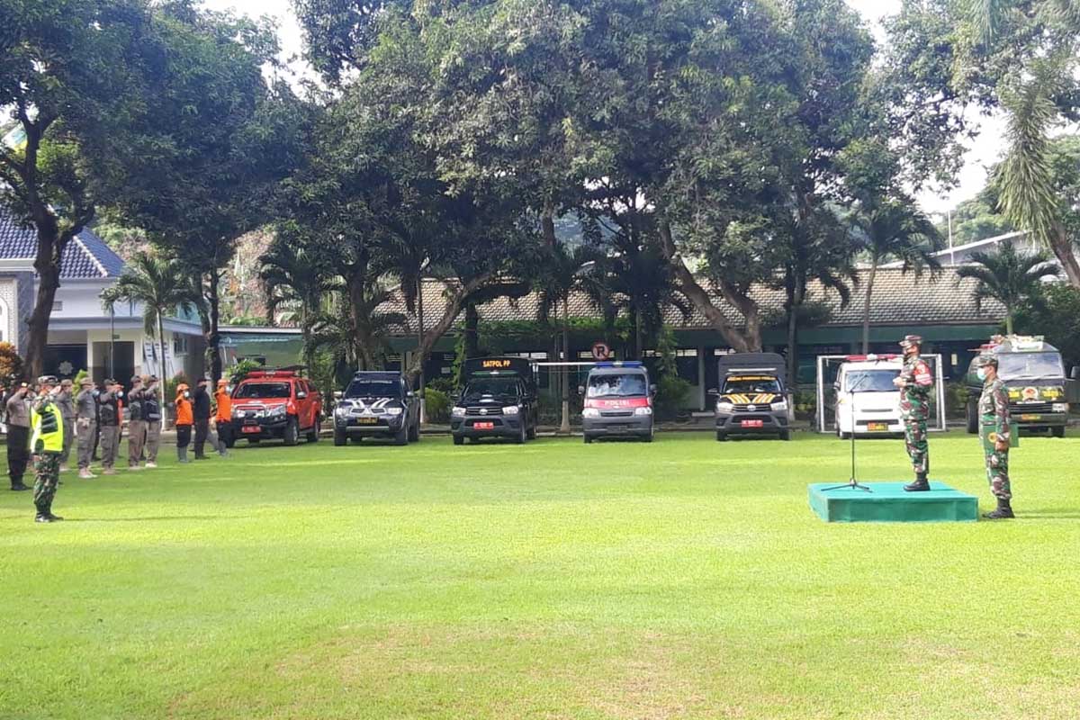Gelar pasukan ini dalam operasi penanganan Covid-19 dan pendisiplinan protokol kesehatan (Prokes), Minggu (31/1/2021) - Kodim 0809 Kediri Gelar Apel Pasukan