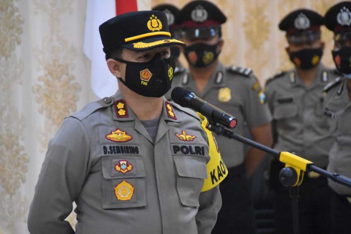 Kapolres saat pimpin upacara Korps Raport kenaikan pangkat - Puluhan Anggota Polres Trenggalek Naik Pangkat